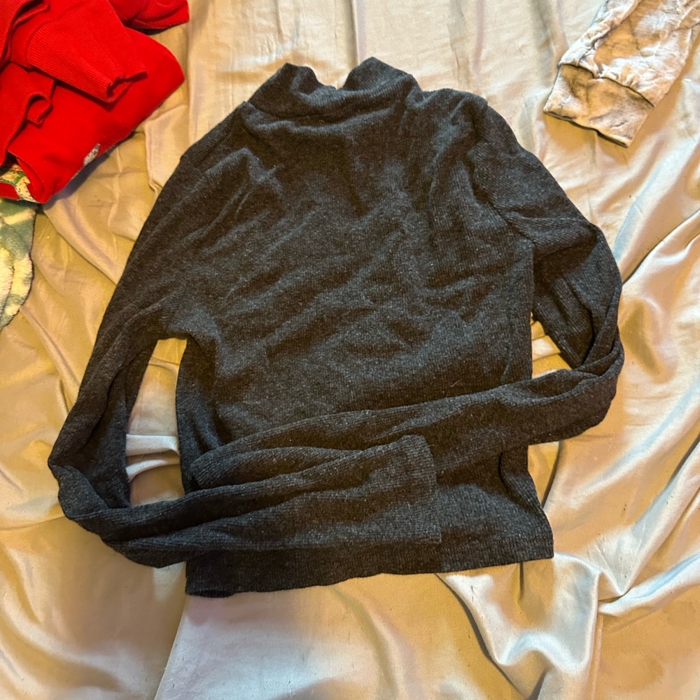 grey sweater crewneck